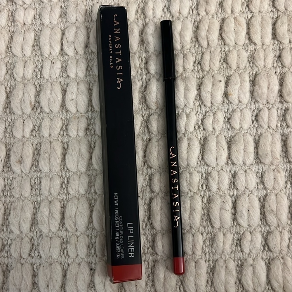 Anastasia Beverly Hills Lip Liner in Cranberry